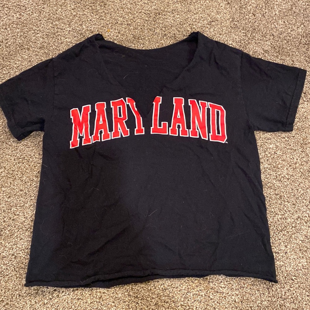 Black cropped v neck Maryland tee shirt
